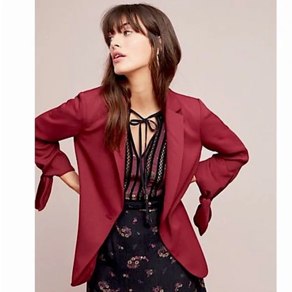 Cartonnier by Anthropologie women’s Tied-Sleeve Blazer in wine. Size 2P